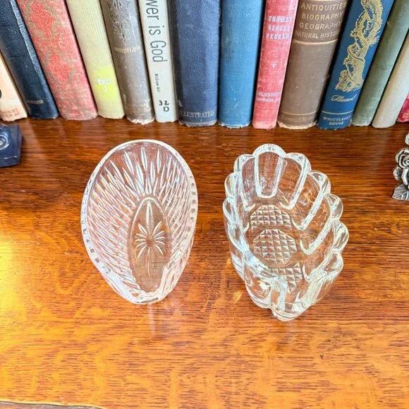 3 Vintage Spooners, One Glass & One Crystal and Antique Higbee - Paneled Thistle - Picture 4 of 17